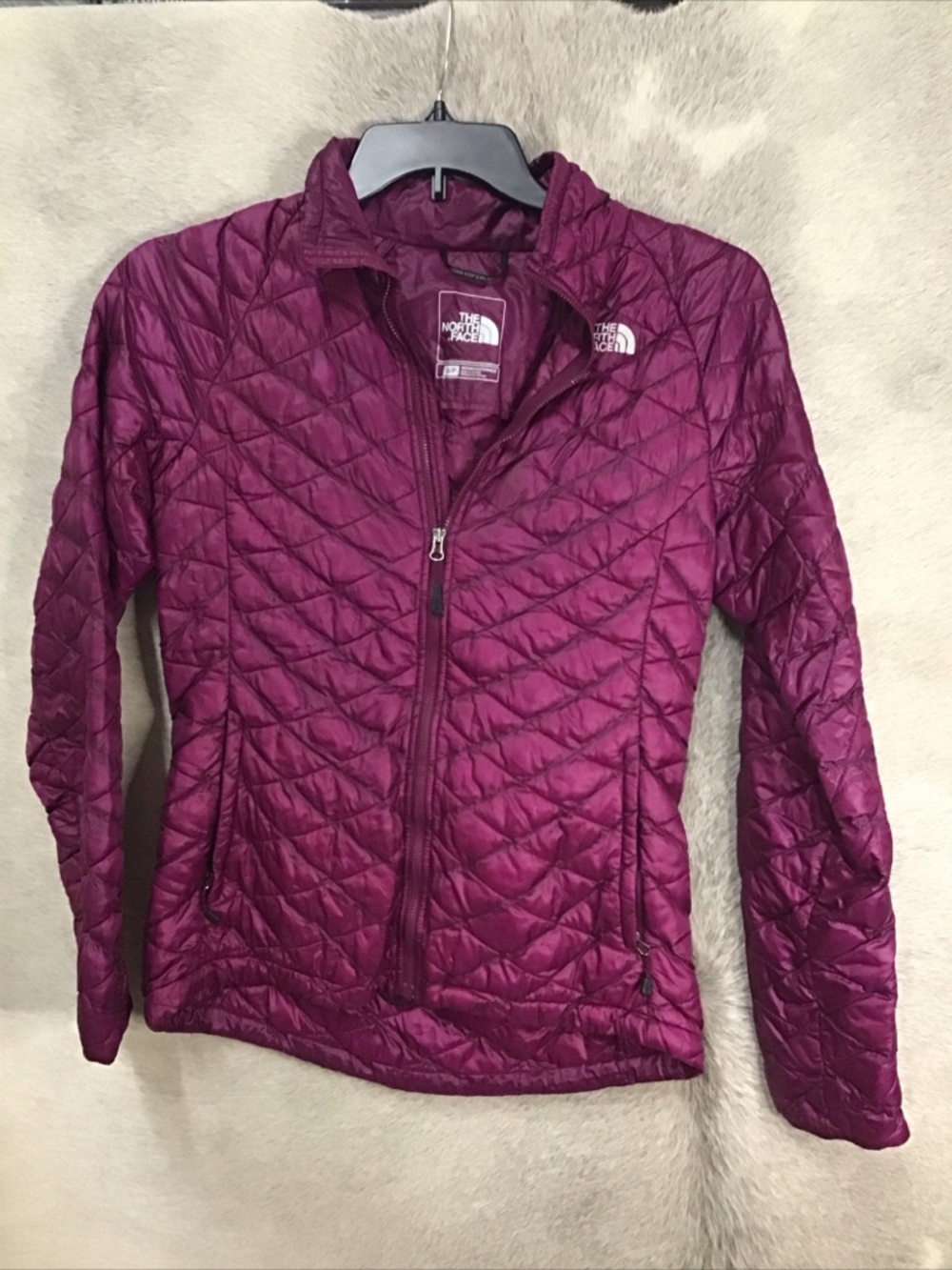 The North Face Women's Quilted Puffer Jacket - Berry Plum